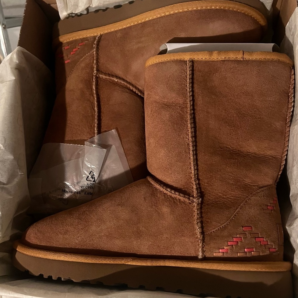 Ugg Classic Short Rustic Weave Size 7 Color Chestnut